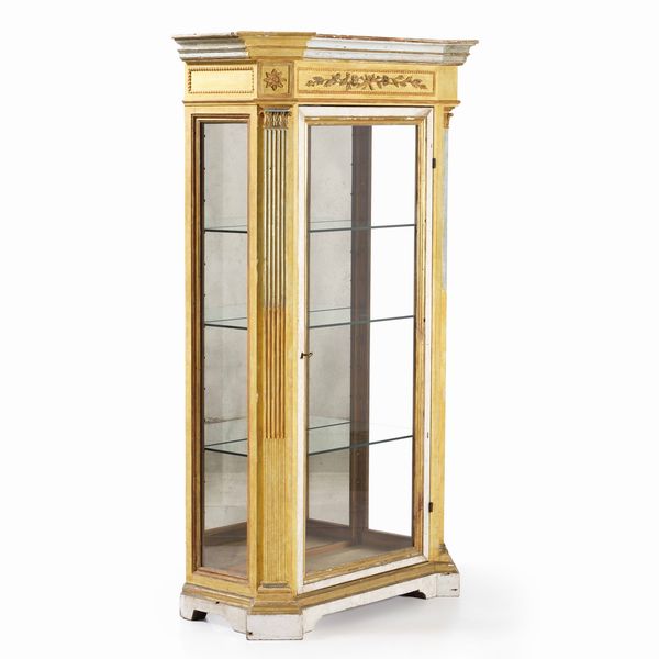 Vetrina in legno laccato. XIX-XX secolo  - Asta Antiquariato - Associazione Nazionale - Case d'Asta italiane