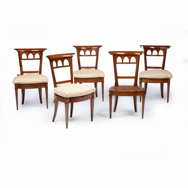 Cinque sedie in legno. XIX secolo  - Asta Antiquariato - Associazione Nazionale - Case d'Asta italiane
