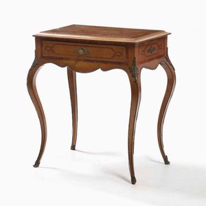 Tavolino in stile Luigi XV. XIX-XX secolo  - Asta Antiquariato - Associazione Nazionale - Case d'Asta italiane