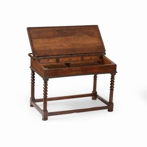 Tavolo scrittoio con montanti a torchon, XVIII-XIX secolo  - Asta Antiquariato - Associazione Nazionale - Case d'Asta italiane