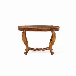 Tavolino da centro in legno intagliato e legno lastronato. XX secolo  - Asta Antiquariato - Associazione Nazionale - Case d'Asta italiane