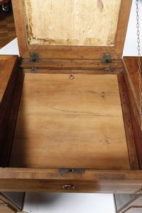 Toletta da centro impiallacciata in ciliegio. Marche, seconda met� XVIII secolo  - Asta Antiquariato - Associazione Nazionale - Case d'Asta italiane