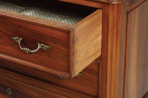 Com� in legno a quattro cassetti con specchiera. XIX secolo  - Asta Antiquariato - Associazione Nazionale - Case d'Asta italiane
