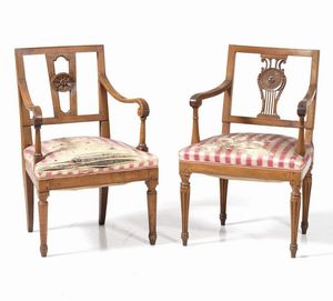 Lotto di un divano e due poltrone diverse in legno intagliato, XIX-XX secolo  - Asta Antiquariato - Associazione Nazionale - Case d'Asta italiane