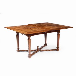 Tavolo allungabile in legno di noce intagliato, inizio XIX secolo  - Asta Antiquariato - Associazione Nazionale - Case d'Asta italiane