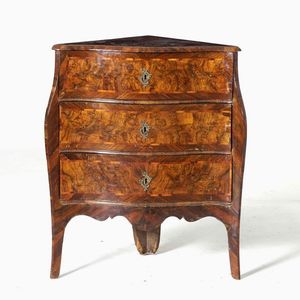 Angoliera lastronata in radica e filettata. XVIII secolo  - Asta Antiquariato - Associazione Nazionale - Case d'Asta italiane