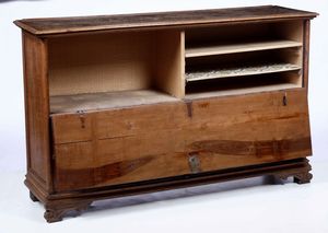 Mobile in noce a quattro finti cassetti ribaltabili, XVIII-XIX Secolo  - Asta Antiquariato - Associazione Nazionale - Case d'Asta italiane