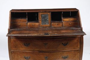 Ribalta in legno lastronato. Genova XVIII secolo  - Asta Antiquariato - Associazione Nazionale - Case d'Asta italiane