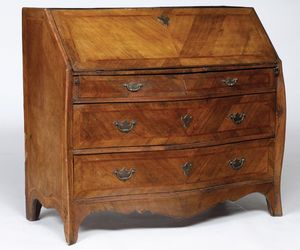 Ribalta in legno lastronato. Genova XVIII secolo  - Asta Antiquariato - Associazione Nazionale - Case d'Asta italiane