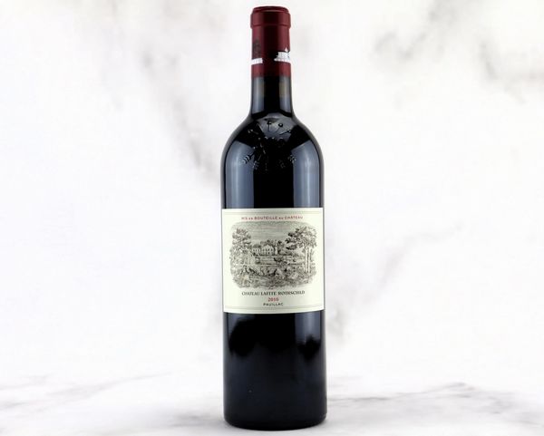 Château Lafite Rothschild 2010  - Asta Vini Pregiati da una Ricercata Collezione - Associazione Nazionale - Case d'Asta italiane