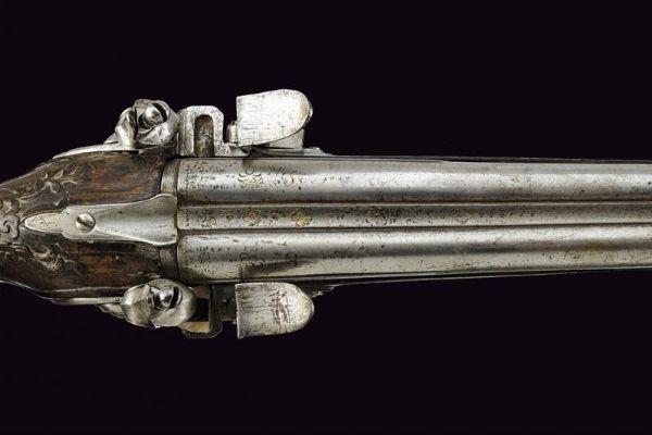 Pistola a pietra focaia a due canne di Bertrans  - Asta La Collezione di Armi Antiche di un Gentiluomo Californiano - Associazione Nazionale - Case d'Asta italiane