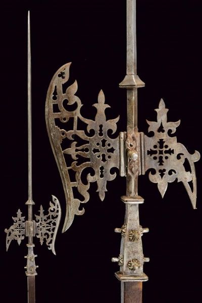 Alabarda in stile del XVII secolo  - Asta La Collezione di Armi Antiche di un Gentiluomo Californiano - Associazione Nazionale - Case d'Asta italiane