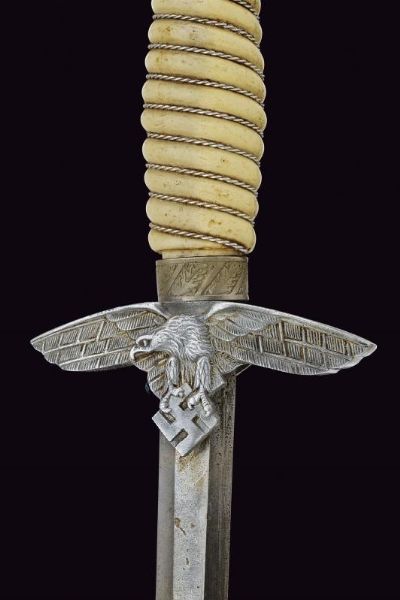 Pugnale da ufficiale di aviazione 2 modello (replica)  - Asta La Collezione di Armi Antiche di un Gentiluomo Californiano - Associazione Nazionale - Case d'Asta italiane