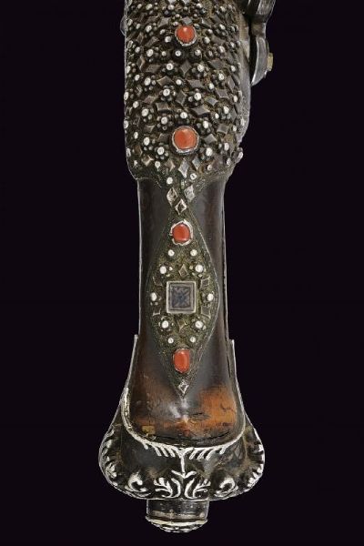 Bellissima pistola a pietra focaia in stile Ali Pasha con fornimenti in argento  - Asta La Collezione di Armi Antiche di un Gentiluomo Californiano - Associazione Nazionale - Case d'Asta italiane