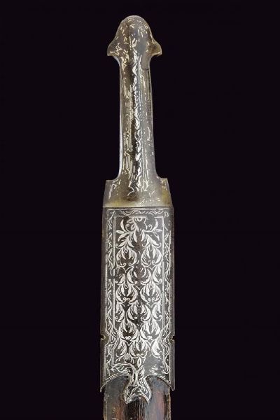 Qama con decorazioni in argento  - Asta La Collezione di Armi Antiche di un Gentiluomo Californiano - Associazione Nazionale - Case d'Asta italiane