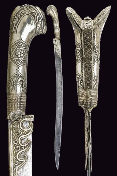 Yatagan con impugnatura in argento  - Asta La Collezione di Armi Antiche di un Gentiluomo Californiano - Associazione Nazionale - Case d'Asta italiane