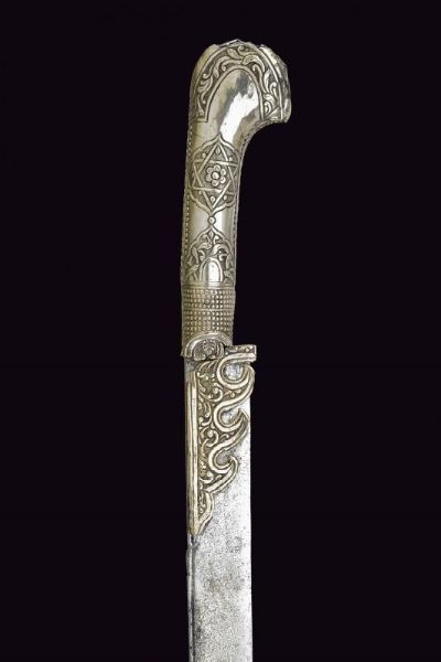 Yatagan con impugnatura in argento  - Asta La Collezione di Armi Antiche di un Gentiluomo Californiano - Associazione Nazionale - Case d'Asta italiane
