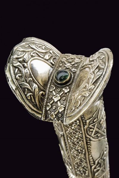 Yatagan con impugnatura in argento  - Asta La Collezione di Armi Antiche di un Gentiluomo Californiano - Associazione Nazionale - Case d'Asta italiane