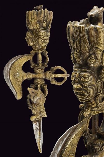 Interessante phurbu con kartika  - Asta La Collezione di Armi Antiche di un Gentiluomo Californiano - Associazione Nazionale - Case d'Asta italiane