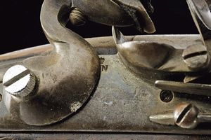 Pistola a pietra focaia da cavalleria  - Asta La Collezione di Armi Antiche di un Gentiluomo Californiano - Associazione Nazionale - Case d'Asta italiane