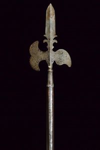 Alabarda incisa in stile del XVII secolo  - Asta La Collezione di Armi Antiche di un Gentiluomo Californiano - Associazione Nazionale - Case d'Asta italiane