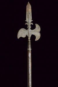Alabarda incisa in stile del XVII secolo  - Asta La Collezione di Armi Antiche di un Gentiluomo Californiano - Associazione Nazionale - Case d'Asta italiane