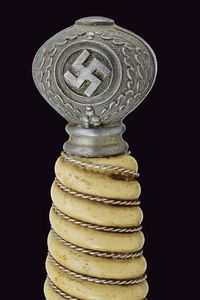 Pugnale da ufficiale di aviazione 2 modello (replica)  - Asta La Collezione di Armi Antiche di un Gentiluomo Californiano - Associazione Nazionale - Case d'Asta italiane