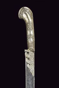 Yatagan con impugnatura in argento  - Asta La Collezione di Armi Antiche di un Gentiluomo Californiano - Associazione Nazionale - Case d'Asta italiane
