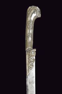 Yatagan con impugnatura in argento  - Asta La Collezione di Armi Antiche di un Gentiluomo Californiano - Associazione Nazionale - Case d'Asta italiane