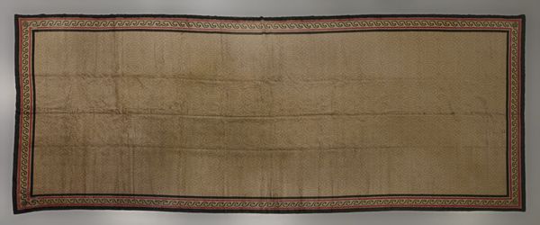 MANIFATTURA AUSTRIACA DEL XX SECOLO : Savonnerie con ordito in cotone, trama e vello in lana, stile dec nella bordura. Inizio del XX secolo  - Asta Asta 502 | ARTE ANTICA E DEL XIX SECOLO Online - Associazione Nazionale - Case d'Asta italiane