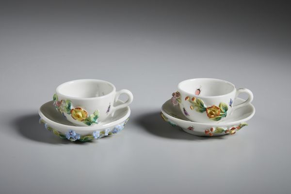 MANIFATTURA DEL XVIII-XIX SECOLO : Gruppo di sette tazzine in porcellana in miniatura, varie manifatture  - Asta Asta 502 | ARTE ANTICA E DEL XIX SECOLO Online - Associazione Nazionale - Case d'Asta italiane