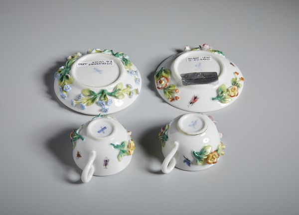 MANIFATTURA DEL XVIII-XIX SECOLO : Gruppo di sette tazzine in porcellana in miniatura, varie manifatture  - Asta Asta 502 | ARTE ANTICA E DEL XIX SECOLO Online - Associazione Nazionale - Case d'Asta italiane