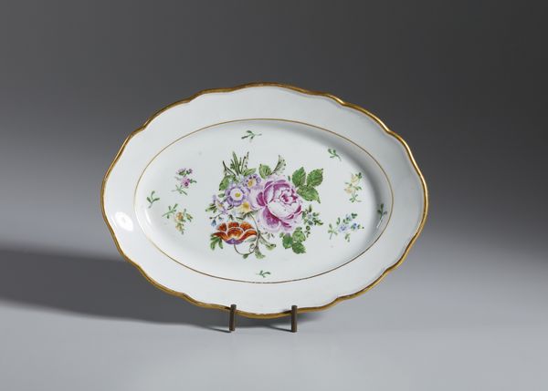 MANIFATTURA DI MEISSEN DEL XIX SECOLO : Piattino ovale in porcellana con decoro floreale alla rosa, profili dorati  - Asta Asta 502 | ARTE ANTICA E DEL XIX SECOLO Online - Associazione Nazionale - Case d'Asta italiane