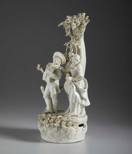 MANIFATTURA ANTONIBON, BASSANO, XIX SECOLO : Gruppo in terraglia smaltata raffigurante una coppia galante sotto un albero di vite  - Asta Asta 502 | ARTE ANTICA E DEL XIX SECOLO Online - Associazione Nazionale - Case d'Asta italiane