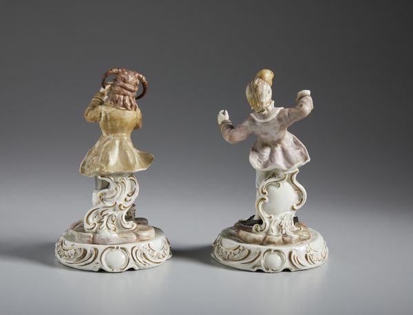 MANIFATTURA DEL XIX-XX SECOLO : Coppia di figure di musicanti zoomorfi in porcellana policroma  - Asta Asta 502 | ARTE ANTICA E DEL XIX SECOLO Online - Associazione Nazionale - Case d'Asta italiane