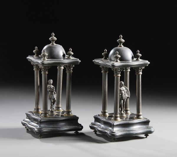 BRONZISTA DEL XIX SECOLO : Coppia di edicole in bronzo e legno ebanizzato, struttura a quattro colonne corinzie centrata da figura di armigero all'antica  - Asta Asta 502 | ARTE ANTICA E DEL XIX SECOLO Online - Associazione Nazionale - Case d'Asta italiane