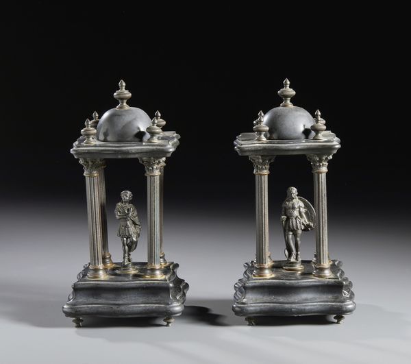 BRONZISTA DEL XIX SECOLO : Coppia di edicole in bronzo e legno ebanizzato, struttura a quattro colonne corinzie centrata da figura di armigero all'antica  - Asta Asta 502 | ARTE ANTICA E DEL XIX SECOLO Online - Associazione Nazionale - Case d'Asta italiane