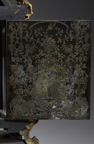 MANIFATTURA FRANCESE DEL XIX SECOLO : Grande orologio da tavolo in stile Boulle, in legno ebanizzato intarsiato in metallo dorato a creare decori fitomorfi e applicazioni in bronzo dorato, cassa architettonica sormontata da figura allegorica del Tempo e da quattro putti alati  - Asta Asta 502 | ARTE ANTICA E DEL XIX SECOLO Online - Associazione Nazionale - Case d'Asta italiane