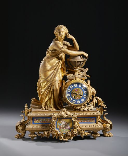 MANIFATTURA FRANCESE DEL XIX-XX SECOLO : Orologio da tavolo in metallo dorato con allegoria dell'Astronomia, quadrante e decori in ceramica smaltata  - Asta Asta 502 | ARTE ANTICA E DEL XIX SECOLO Online - Associazione Nazionale - Case d'Asta italiane