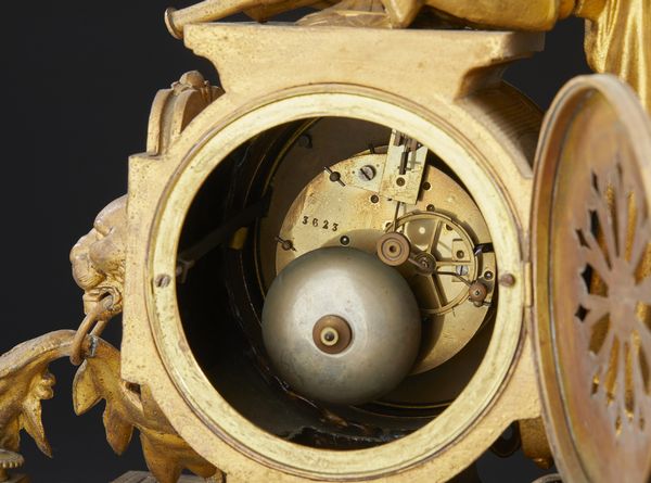 MANIFATTURA FRANCESE DEL XIX-XX SECOLO : Orologio da tavolo in metallo dorato con allegoria dell'Astronomia, quadrante e decori in ceramica smaltata  - Asta Asta 502 | ARTE ANTICA E DEL XIX SECOLO Online - Associazione Nazionale - Case d'Asta italiane