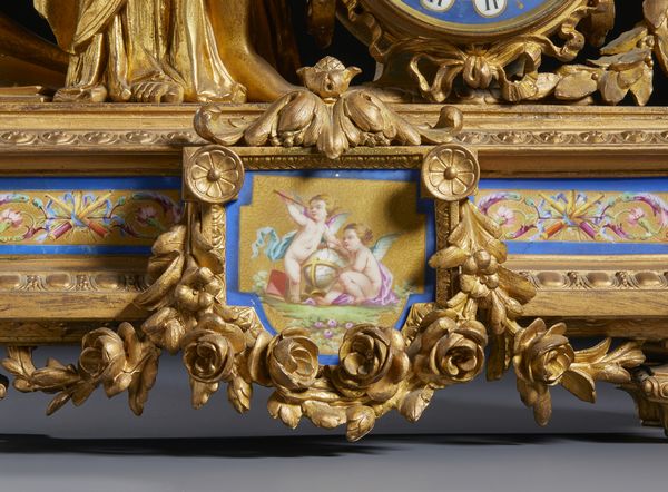 MANIFATTURA FRANCESE DEL XIX-XX SECOLO : Orologio da tavolo in metallo dorato con allegoria dell'Astronomia, quadrante e decori in ceramica smaltata  - Asta Asta 502 | ARTE ANTICA E DEL XIX SECOLO Online - Associazione Nazionale - Case d'Asta italiane