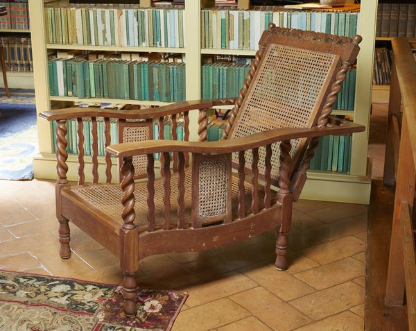 MANIFATTURA DEL XX SECOLO : Chaise-longue in legno con schienale regolabile, seduta e schienale in paglia di Vienna  - Asta Asta 502 | ARTE ANTICA E DEL XIX SECOLO Online - Associazione Nazionale - Case d'Asta italiane