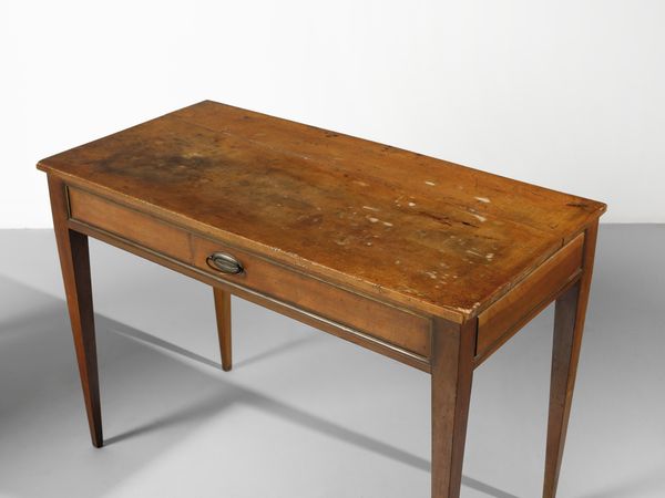 MANIFATTURA ITALIANA DEL XIX SECOLO : Coppia di consolle in noce con ampio cassetto sul fronte e cassettini laterali, gambe troncopiramidali  - Asta Asta 502 | ARTE ANTICA E DEL XIX SECOLO Online - Associazione Nazionale - Case d'Asta italiane