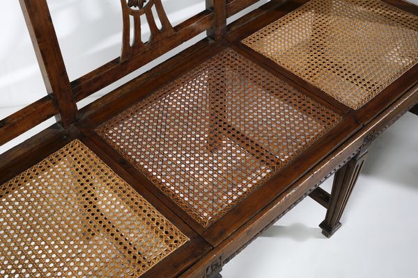 MANIFATTURA ITALIANA DEL XIX SECOLO : Salotto composto da due divanetti e coppia di poltrone in noce, schienali a giorno, gambe troncopiramidali unite da traverse  - Asta Asta 502 | ARTE ANTICA E DEL XIX SECOLO Online - Associazione Nazionale - Case d'Asta italiane