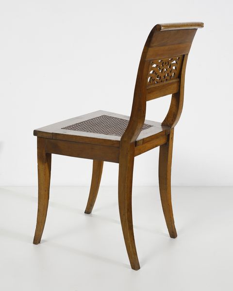 MANIFATTURA ITALIANA DEL XIX SECOLO : Salotto in noce intagliato e parzialmente dorato in stile Impero, composto da divanetto, tavolino e quattro sedie, con schienale traforato e gambe a sciabola  - Asta Asta 502 | ARTE ANTICA E DEL XIX SECOLO Online - Associazione Nazionale - Case d'Asta italiane