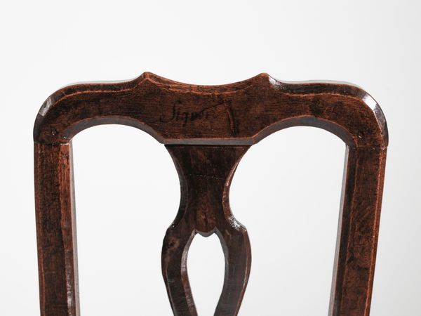 MANIFATTURA VENETA DEL XVIII SECOLO : Sei sedie in noce con schienale traforato e intagliato a giorno, gambe arcuate unite da traverse  - Asta Asta 502 | ARTE ANTICA E DEL XIX SECOLO Online - Associazione Nazionale - Case d'Asta italiane