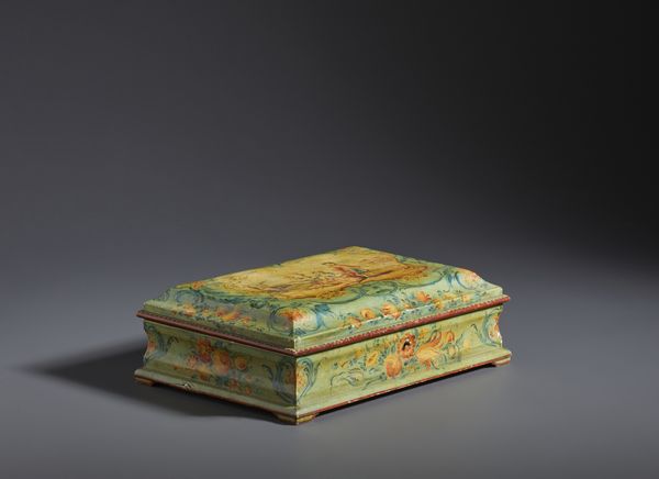MANIFATTURA VENETA DEL XIX-XX SECOLO : Scatola in legno laccato in policromia, decori a motivi floreali e naturalistici con scena galante sul coperchio  - Asta Asta 502 | ARTE ANTICA E DEL XIX SECOLO Online - Associazione Nazionale - Case d'Asta italiane