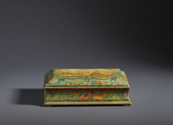 MANIFATTURA VENETA DEL XIX-XX SECOLO : Scatola in legno laccato in policromia, decori a motivi floreali e naturalistici con scena galante sul coperchio  - Asta Asta 502 | ARTE ANTICA E DEL XIX SECOLO Online - Associazione Nazionale - Case d'Asta italiane