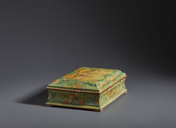 MANIFATTURA VENETA DEL XIX-XX SECOLO : Scatola in legno laccato in policromia, decori a motivi floreali e naturalistici con scena galante sul coperchio  - Asta Asta 502 | ARTE ANTICA E DEL XIX SECOLO Online - Associazione Nazionale - Case d'Asta italiane