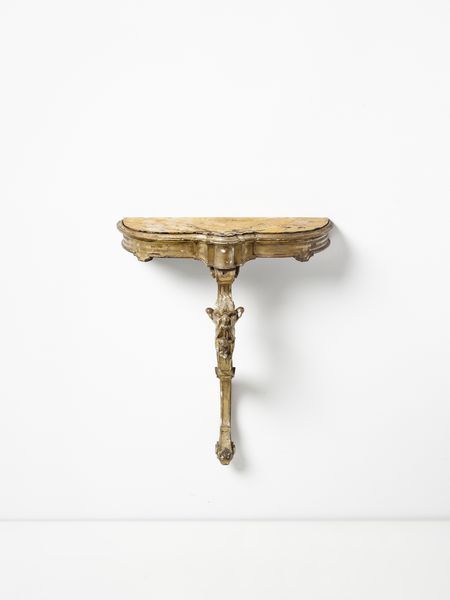 MANIFATTURA DEL XVIII-XIX SECOLO : Consolle in legno intagliato e dorato, fusto con decoro a maschera grottesca, piano a incasso in marmo giallo  - Asta Asta 502 | ARTE ANTICA E DEL XIX SECOLO Online - Associazione Nazionale - Case d'Asta italiane